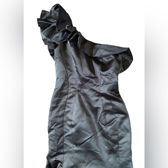 Rachel Allen Black Gown Mermaid Style Size 2 - Picture 4 of 7